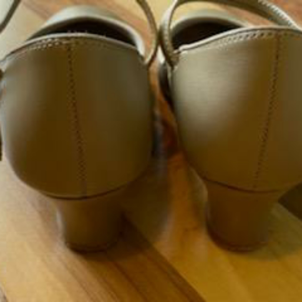 NIB Nude/tan dancing heels